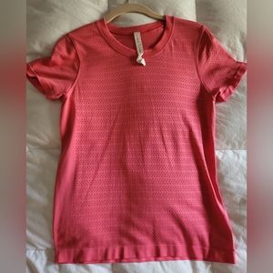 Lululemon vent crew short sleeve top- coral color